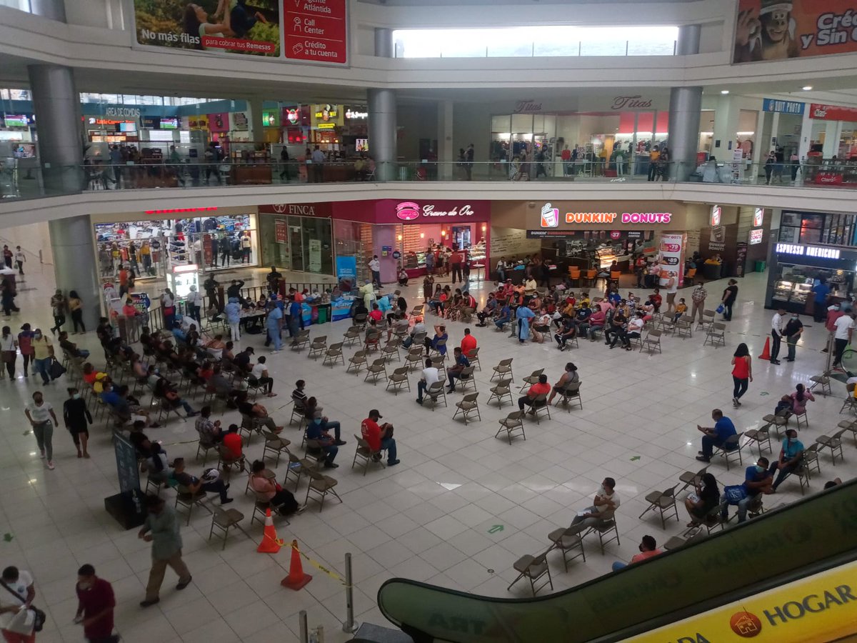 Iglesias y centros comerciales serán nuevos puntos de vacunación contra la COVID-19