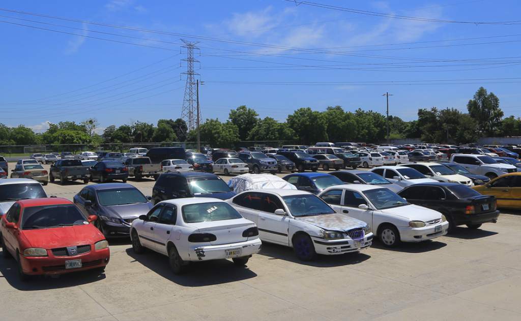 Propietarios de vehículos y motocicletas decomisados no tendrán que pagar multas