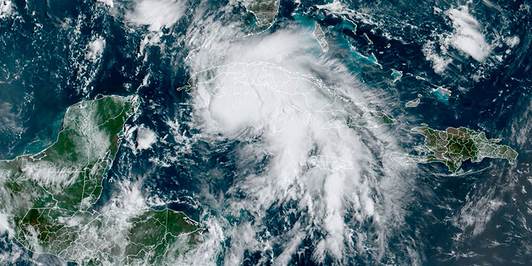 Huracán Agatha bate récord en mayo, se debilita sobre México Huracán Agatha bate récord en mayo, se debilita sobre México