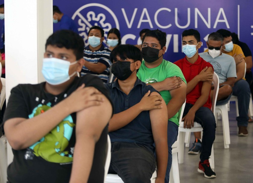 En la capital: Personas mayores de 23 años pueden acudir a vacunarse sin restricción En la capital: Personas mayores de 23 años pueden acudir a vacunarse sin restricción