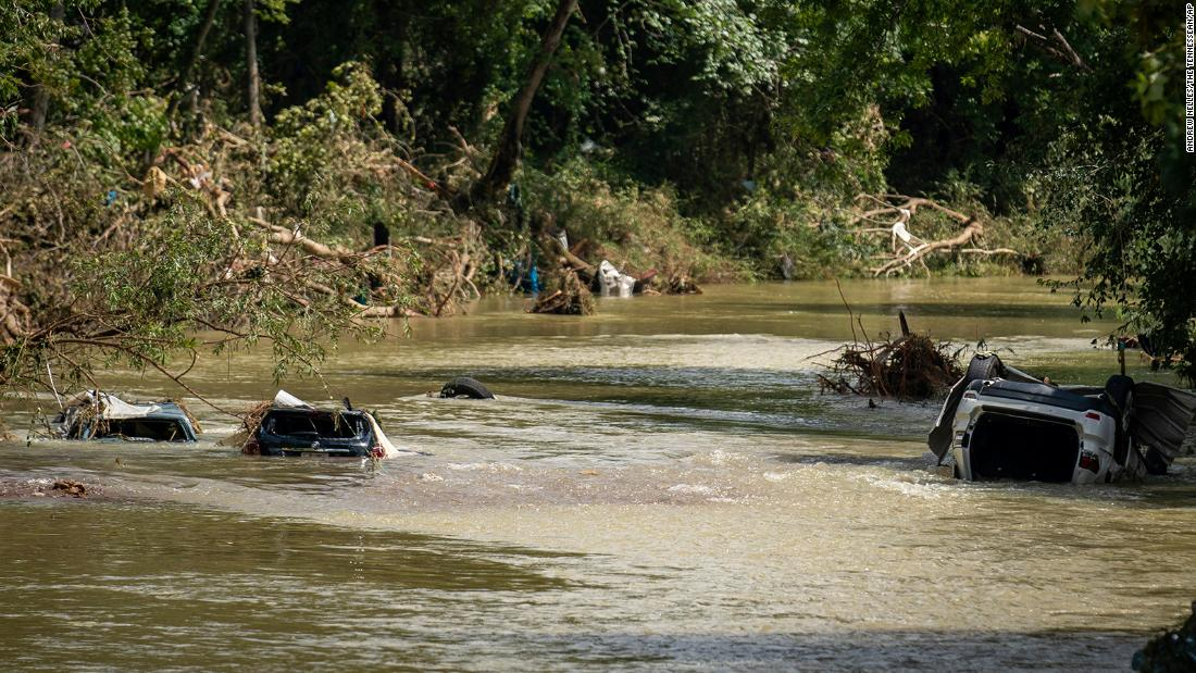 Inundaciones en Tennessee dejan al menos 21 personas muertas