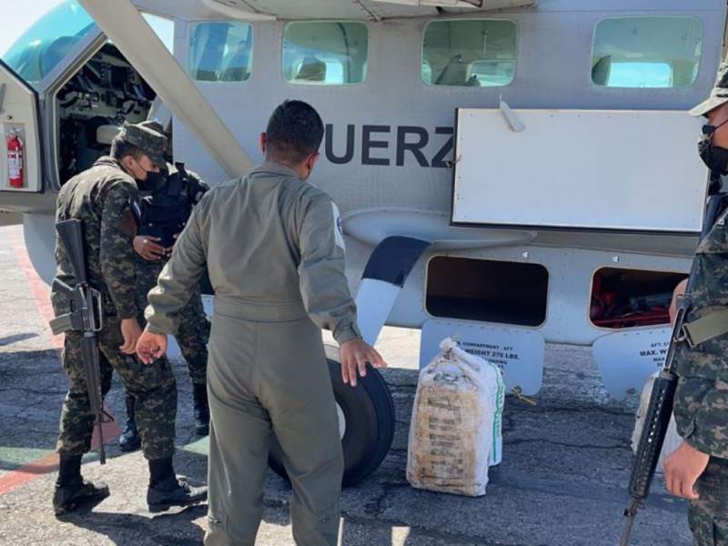 Llegan a Tegucigalpa los cuatro detenidos entre ellos el alcalde de Roatán