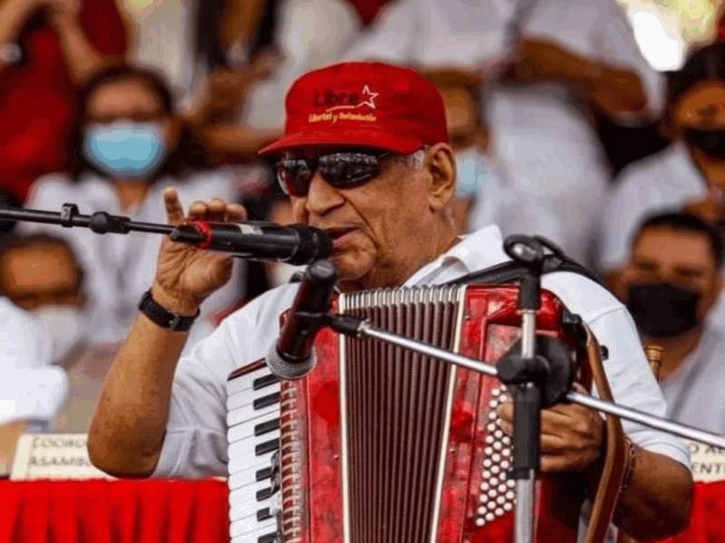 Fallece por Covid-19 el cantautor Macario Mejía