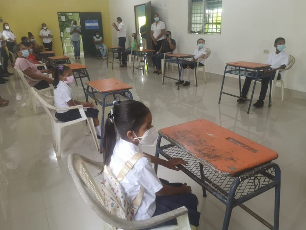Unos 18,000 estudiantes inician hoy clases semipresenciales bajo estrictos protocolos de bioseguridad