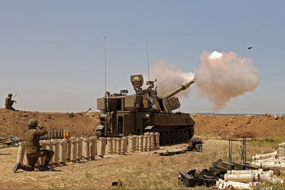 Israel sufre un ataque de cohetes desde el Líbano y responde con fuego de artillería