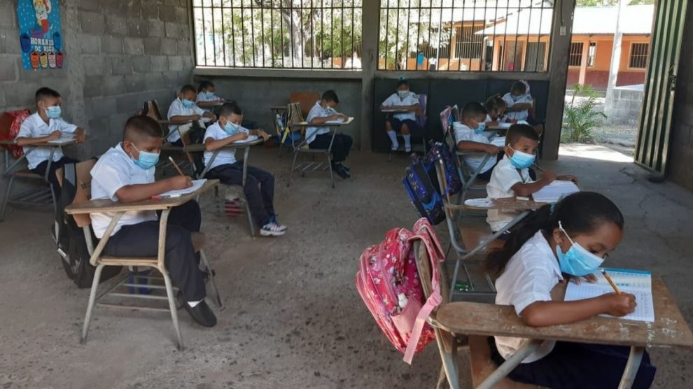 Mario Alas: El 40% de los centros educativos del área rural ya están en clases semipresenciales