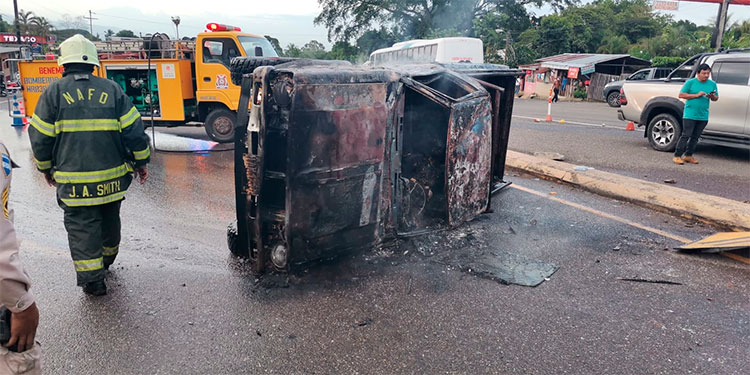 Hondureño muere calcinado tras accidente vehicular en Santa Cruz de Yojoa