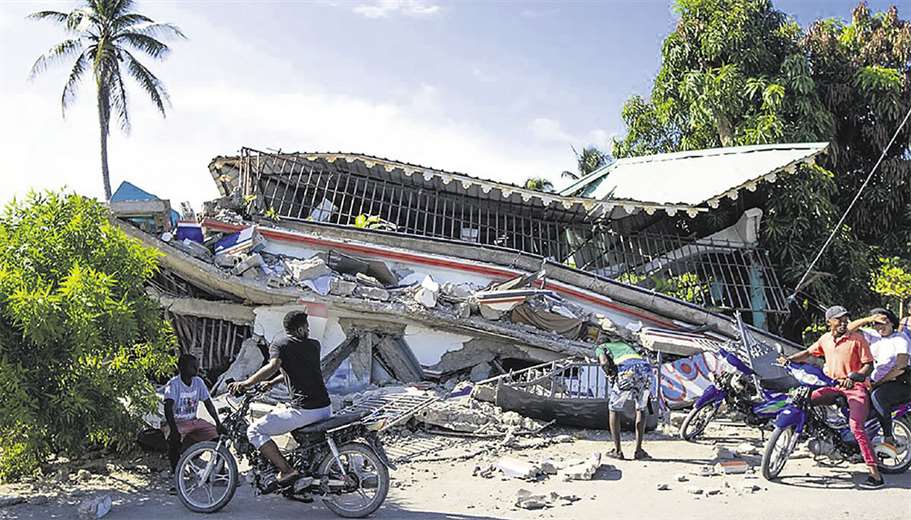 Ascienden a 1,297 los muertos tras devastador terremoto en Haití Ascienden a 1,297 los muertos tras devastador terremoto en Haití