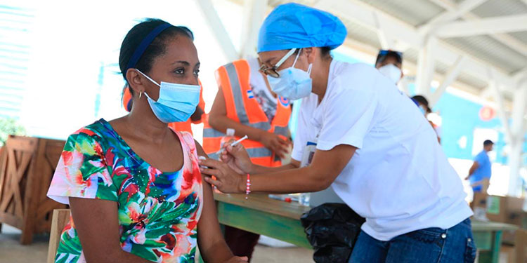 Asociación Gastronómica: Vacunan con dos dosis a 15 mil empleados de restaurantes Asociación Gastronómica: Vacunan con dos dosis a 15 mil empleados de restaurantes