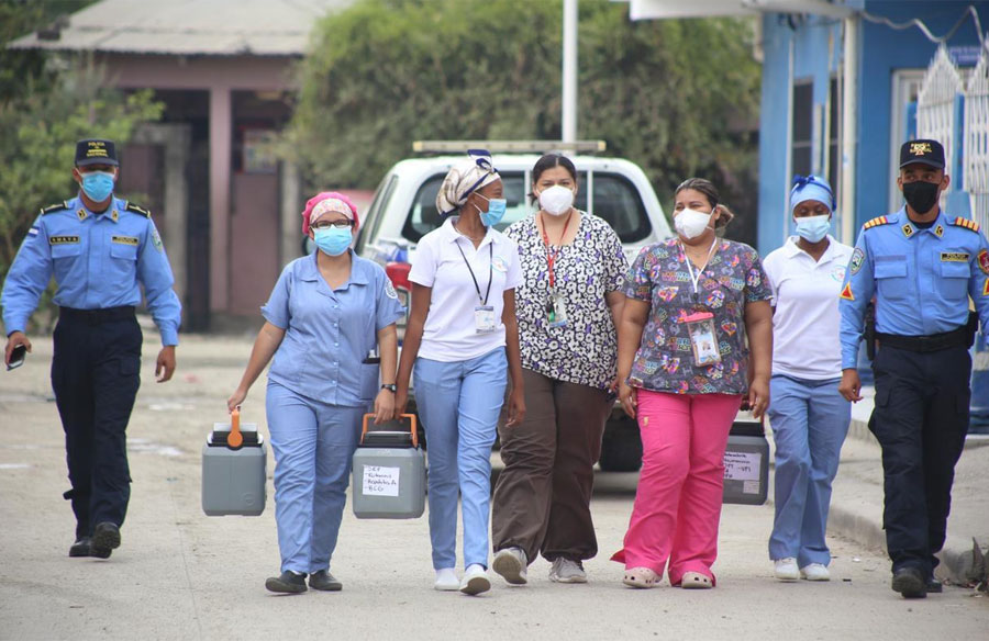 Salud y el PAI planifican vacunación comunitaria contra la Covid-19 Salud y el PAI planifican vacunación comunitaria contra la Covid-19