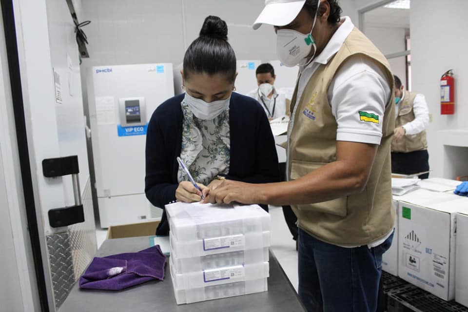 Honduras recibe nuevo lote de 210,600 vacunas anticovid de Pfizer