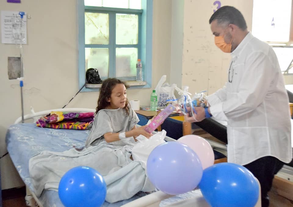 David Chávez celebra el Día del Niño en el Hospital Escuela y el Crematorio Municipal David Chávez celebra el Día del Niño en el Hospital Escuela y el Crematorio Municipal