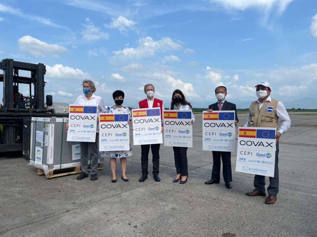 Arriban al país 180,000 vacunas donadas por España
