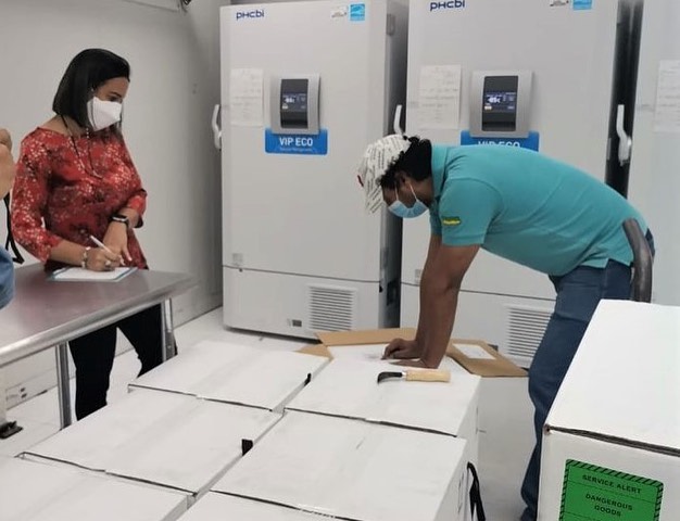 Honduras recibe 210,000 vacunas compradas a Pfizer Honduras recibe 210,000 vacunas compradas a Pfizer