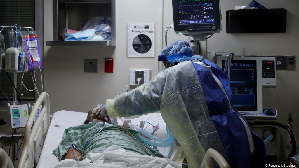 CDC reportaron que las muertes diarias por Covid-19 en EEUU subieron 131% en agosto