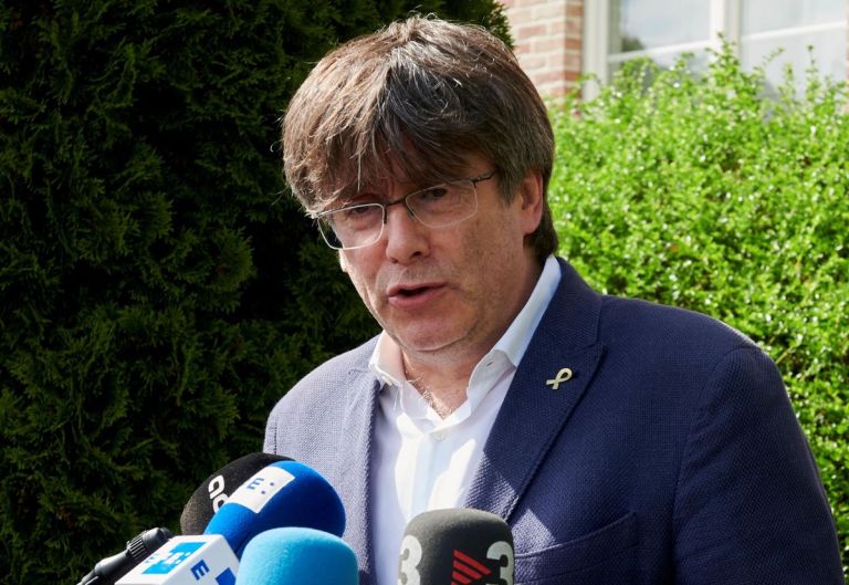 Puigdemont queda en libertad pero no puede salir de Cerdeña Puigdemont queda en libertad pero no puede salir de Cerdeña