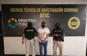 En allanamiento, FEDCV y ATIC capturan a presunto autor del asesinato de dos mujeres En allanamiento, FEDCV y ATIC capturan a presunto autor del asesinato de dos mujeres