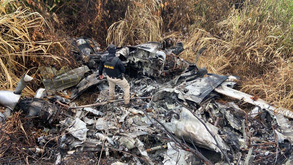 ATIC inspecciona pista clandestina en Colón donde aterrizó avioneta con cargamento de droga ATIC inspecciona pista clandestina en Colón donde aterrizó avioneta con cargamento de droga