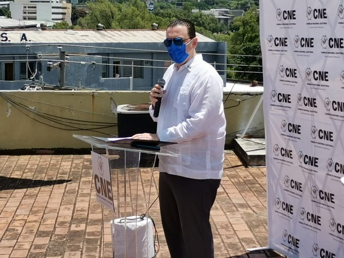 Kelvin Aguirre asume la presidencia del CNE