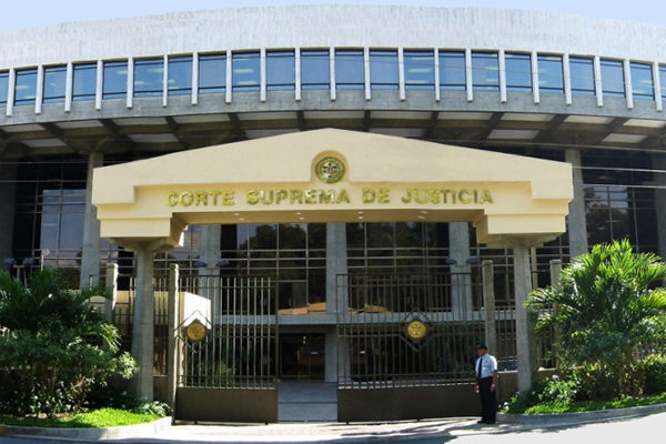 Sala de lo constitucional de El Salvador da luz verde a la reelección presidencial inmediata