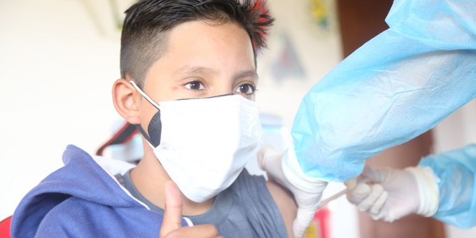Ecuador comenzó a vacunar contra el covid a adolescentes entre 12 y 15 años
