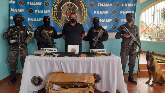 Con dos AK-47 y  un AR-15 detienen a Alias el OSO miembro de la Banda delictiva Los Pelones