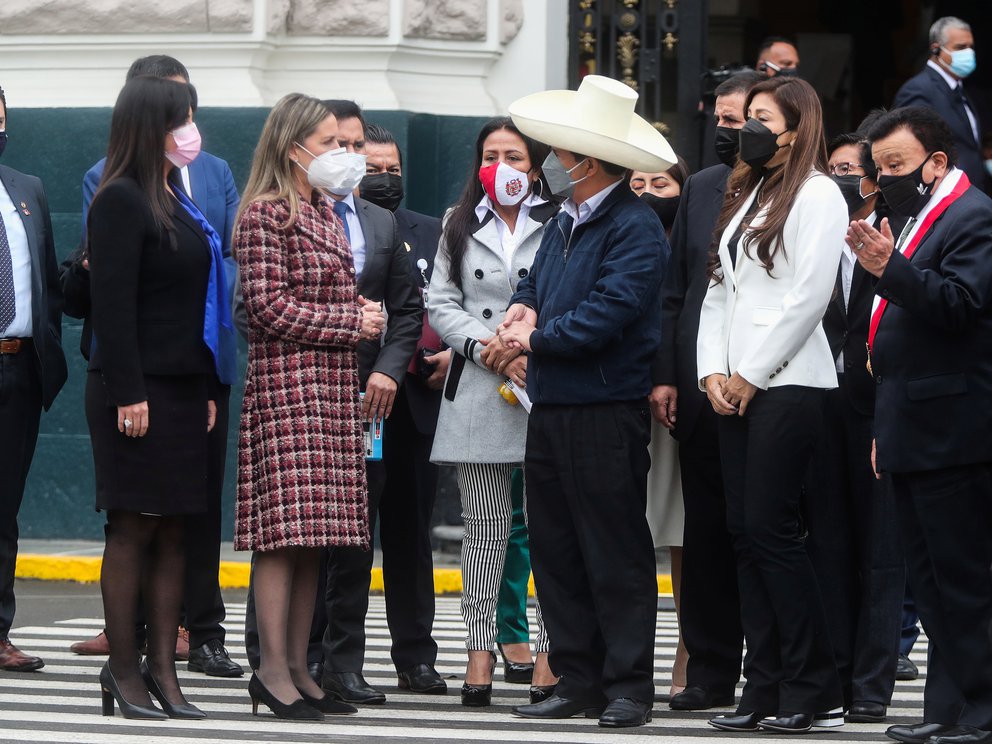 Partido de Pedro Castillo arremetió contra la presidenta del Congreso de Perú y pidió su dimisión