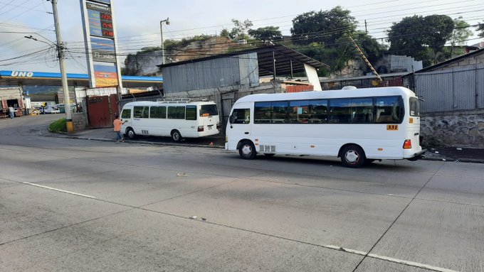 Aun no inicia el anunciado paro de transporte dejando en evidencia la división en el rubro Aun no inicia el anunciado paro de transporte dejando en evidencia la división en el rubro