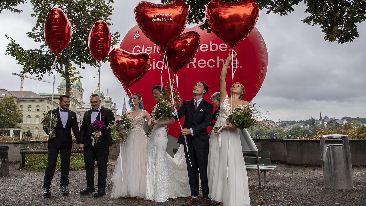 Suiza aprueba el matrimonio entre personas del mismo sexo Suiza aprueba el matrimonio entre personas del mismo sexo