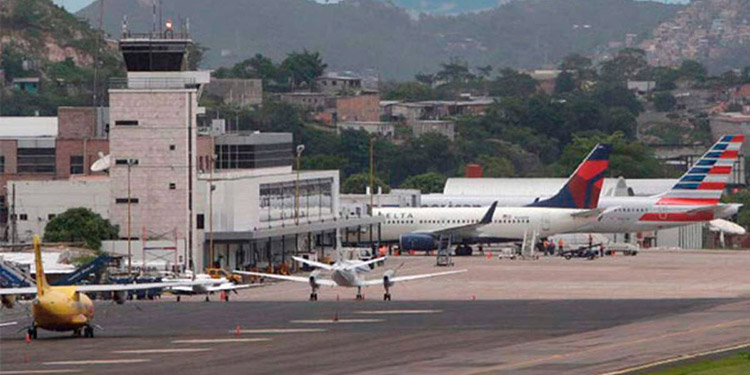 Papi a la orden: Toncontín seguirá abierto para vuelos regionales Papi a la orden: Toncontín seguirá abierto para vuelos regionales