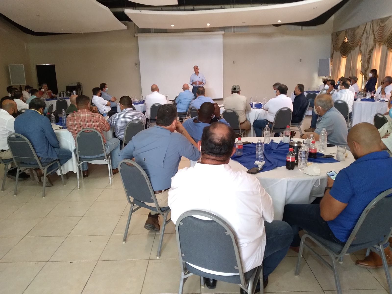 Papi a empresarios de Atlántida y Yoro: “Trabajemos juntos para generar empleos y desarrollar a Honduras”