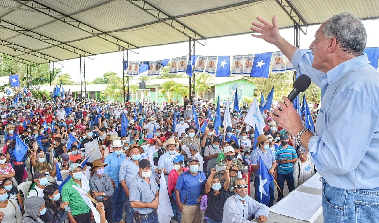 En La Paz: Papi a la orden llama al pueblo a vacunarse