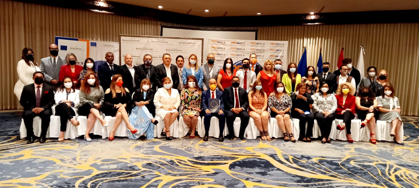 Escuela de Formación para la Democracia Gradúa a 51 candidatos y candidatas a diputaciones