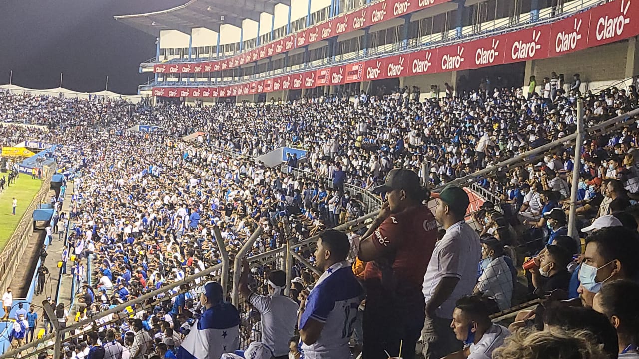 Autoridades sanitarias preocupadas por el posible repunte de casos de COVID-19 a causa del partido Honduras Vrs EE.UU