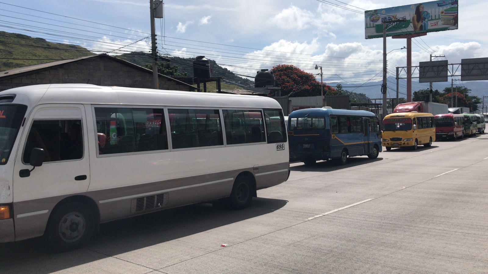 Gobierno aprobó L 1,355 millones a transportistas Gobierno aprobó L 1,355 millones a transportistas