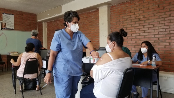 Mujeres embarazadas y adolescentes serán vacunados en centros de salud