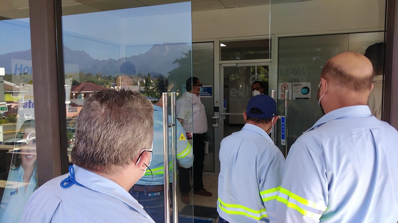 Comisión Interventora toma control de oficinas de la EEH Comisión Interventora toma control de oficinas de la EEH