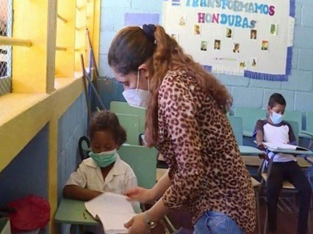 Asesor de Educación:  Unos 800 mil niños reciben clases semipresenciales desde febrero  