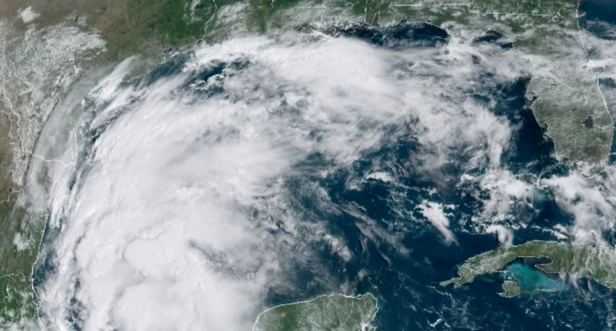 Se forma la tormenta tropical Nicholas en el suroeste del golfo de México.