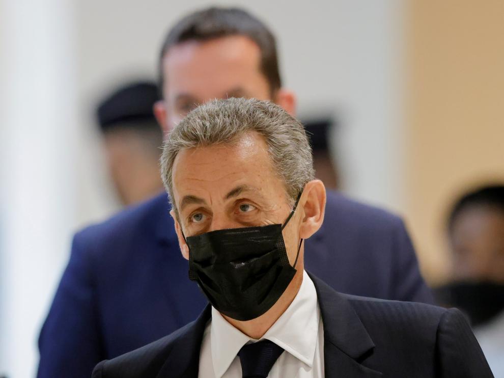 Expresidente francés Nicolas Sarkozy fue sentenciado a un año de prisión por financiamiento ilegal de su campaña
