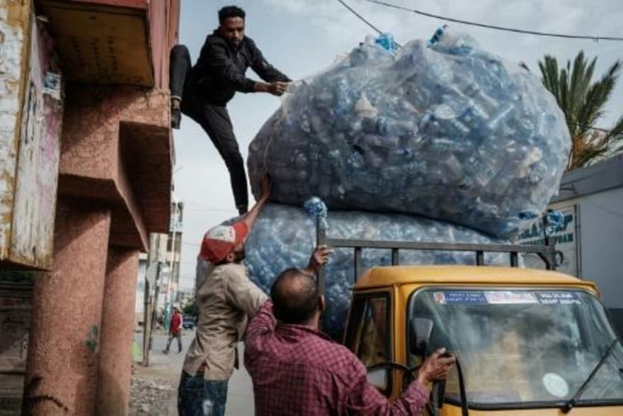 Sorpréndase: El plástico le cuesta al mundo 3,7 billones de dólares al año