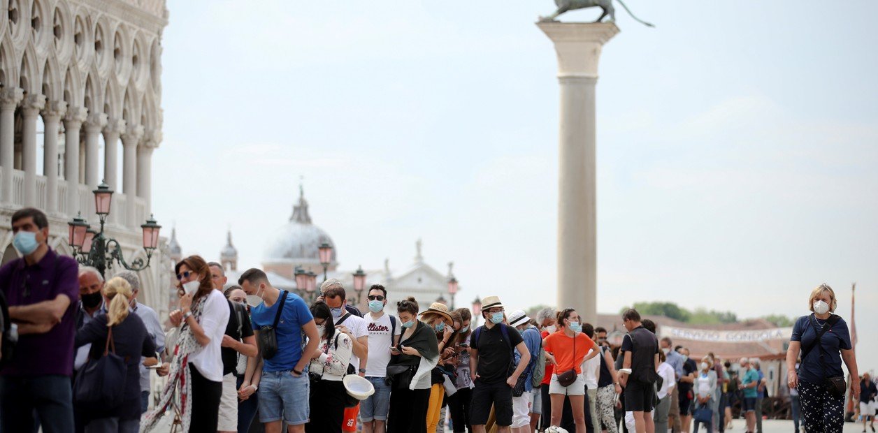 Italia inicia a aplicar la tercera dosis de la vacuna contra el COVID-19 a personas inmunodeprimidas