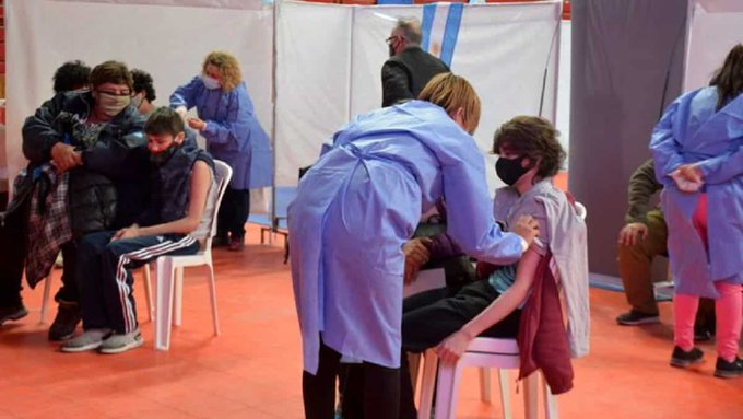 Ecuador comenzará a vacunar este lunes a los menores de 12 a 15 años