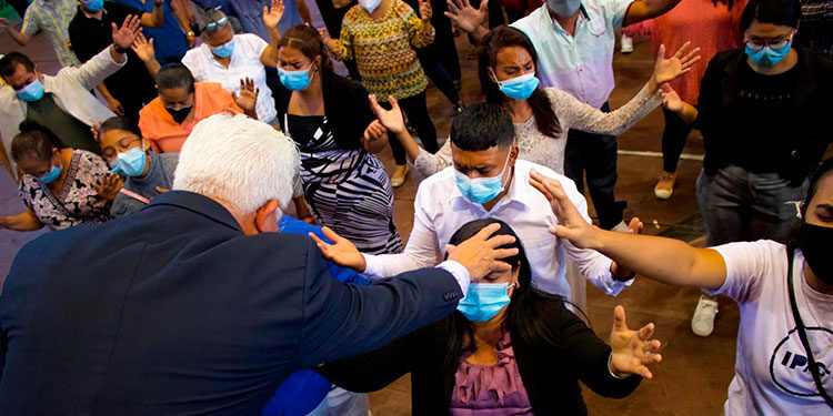Realizan gran jornada de oración por la capital y el país