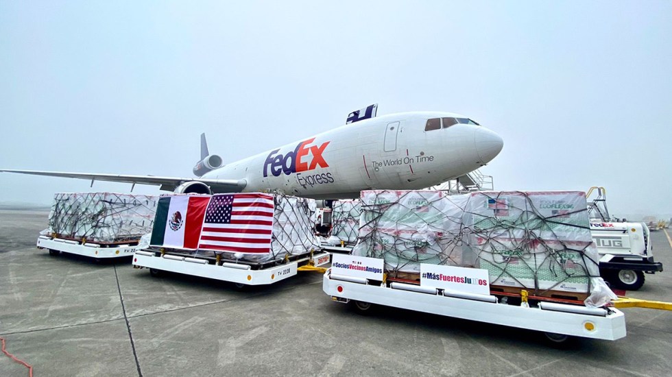 Llega a México segundo lote de 1.75 millones de vacunas de Moderna donadas por EEUU