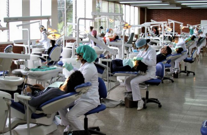 Más de 100 estudiantes de odontología retornarán a clases semipresenciales Más de 100 estudiantes de odontología retornarán a clases semipresenciales