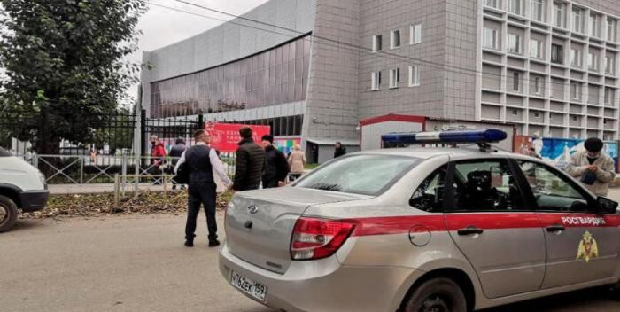 Al menos 8 muertos y 24 heridos en un tiroteo en una universidad de Rusia Al menos 8 muertos y 24 heridos en un tiroteo en una universidad de Rusia