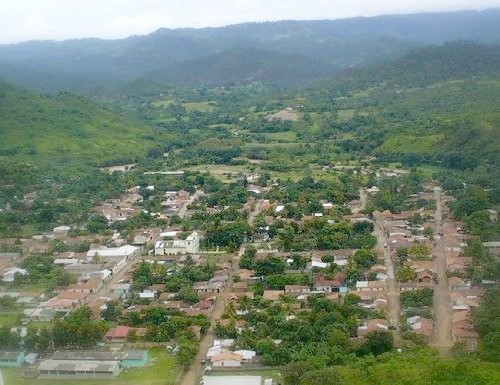 Aspirantes a la alcaldía de Teupasenti renuncian al PSH y se suman al PL