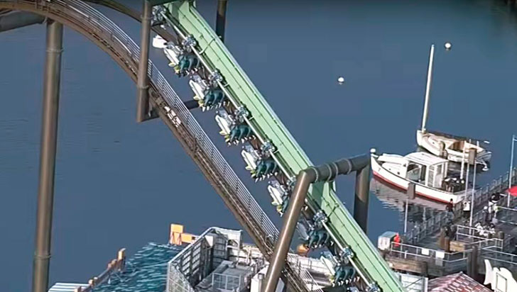 Unos 64 pasajeros quedan atrapados en una gigantesca montaña rusa en Japón Unos 64 pasajeros quedan atrapados en una gigantesca montaña rusa en Japón