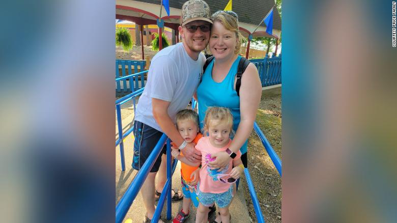 Farmacia en EE.UU aplicó por error vacuna contra la COVID-19 a una familia incluyendo a sus dos pequeños de 4 y 5 años de edad Farmacia en EE.UU aplicó por error vacuna contra la COVID-19 a una familia incluyendo a sus dos pequeños de 4 y 5 años de edad